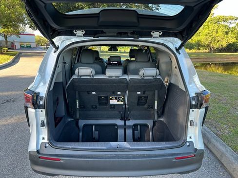 Used 2024 Toyota Sienna XLE FWD image 10