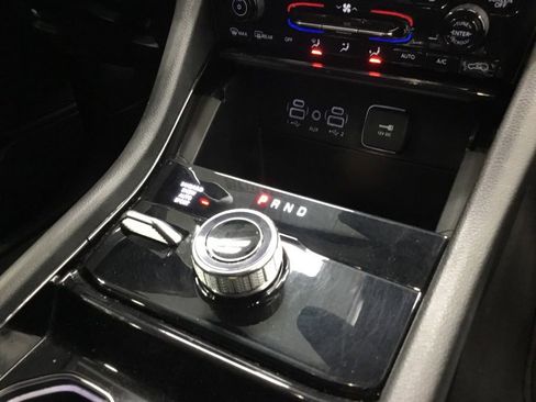 Used 2023 Jeep Grand Cherokee Limited image 27