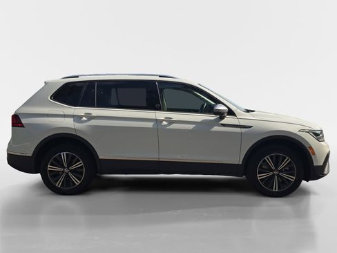 Used 2024 Volkswagen Tiguan Wolfsburg Edition AWD/4WD image 6