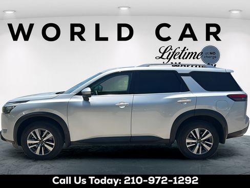 Used 2025 Nissan Pathfinder SL FWD image 7