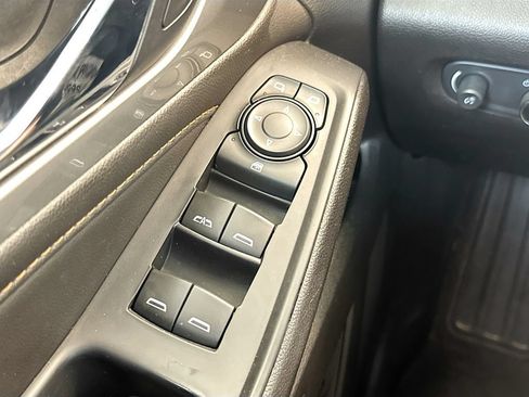 Used 2020 Chevrolet Traverse LT FWD image 17