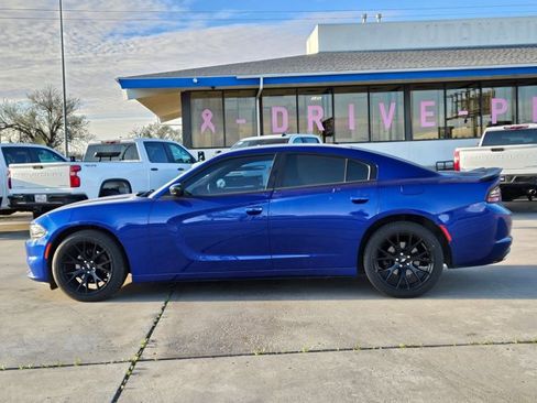 Used 2018 Dodge Charger SXT w/ Blacktop Package image 9