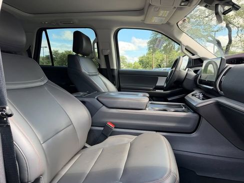 Used 2025 Ford Expedition Active AWD/4WD image 18