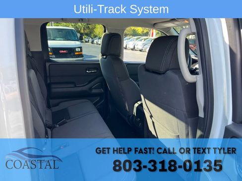 Used 2025 Nissan Frontier SV w/ SV Convenience Package image 14