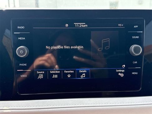 Used 2025 Volkswagen Taos SE image 19