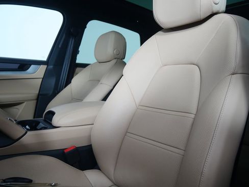 Used 2026 Porsche Cayenne E-Hybrid image 11