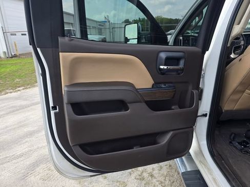 Used 2019 GMC Sierra 2500 Denali w/ Duramax Plus Package AWD/4WD image 29