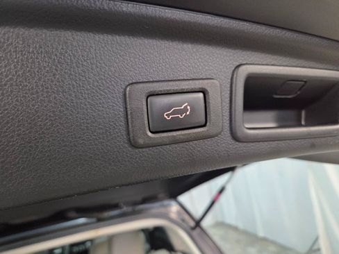 Used 2018 Subaru Forester 2.5i Premium AWD/4WD image 9