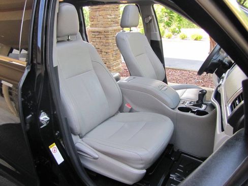 Used 2016 Toyota Highlander XLE FWD image 26