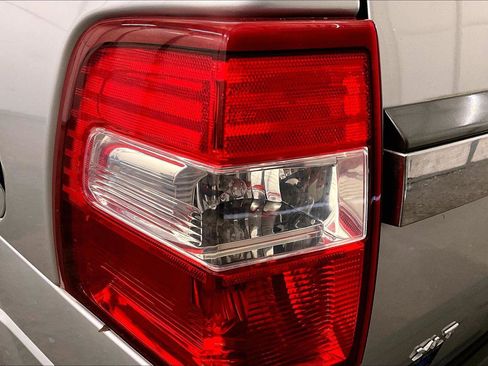 Used 2017 Ford Expedition XLT image 30