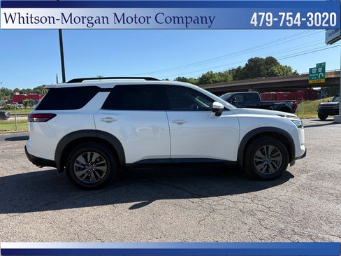 Used 2022 Nissan Pathfinder SV FWD image 5