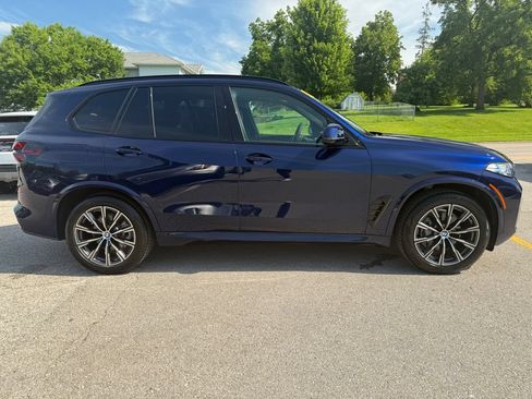 Used 2024 BMW X5 xDrive40i w/ M Sport Package AWD/4WD image 3