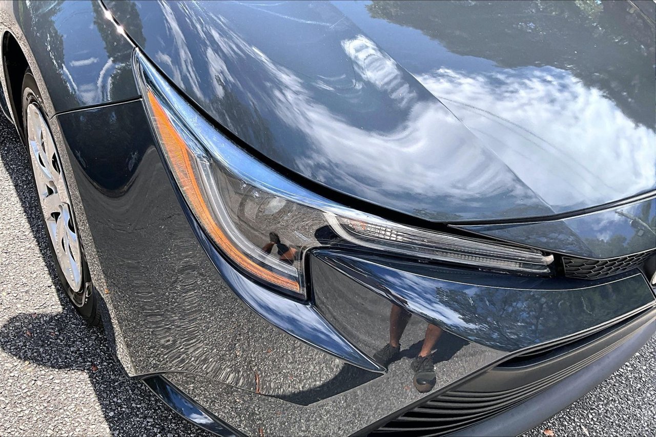 Used 2025 Toyota Corolla LE FWD image 33