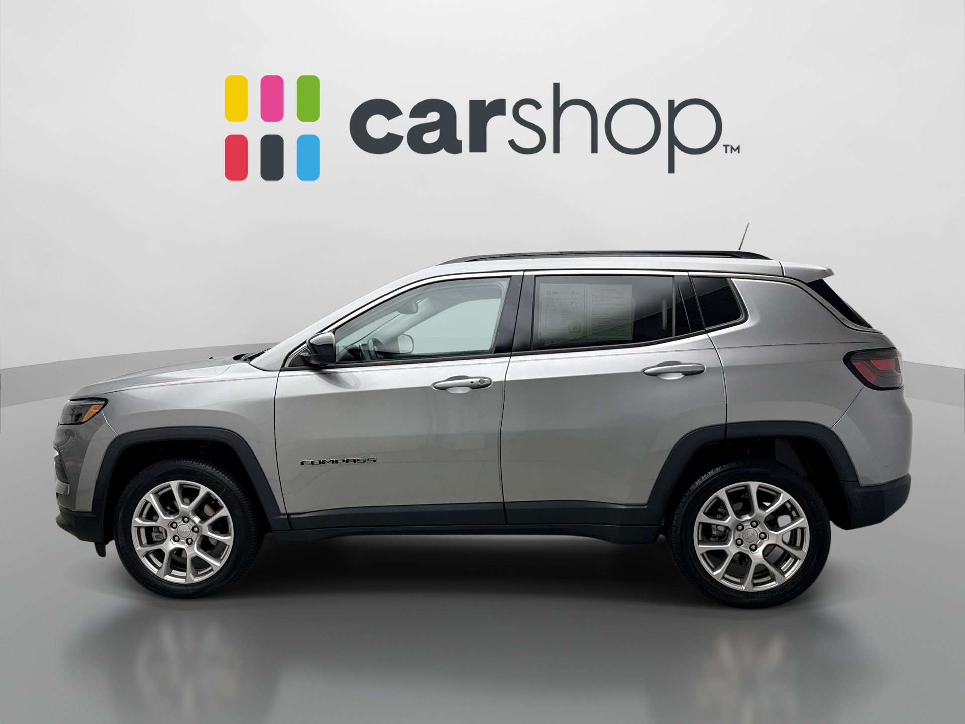 Used 2022 Jeep Compass Latitude w/ Sun and Sound Group AWD/4WD image 2