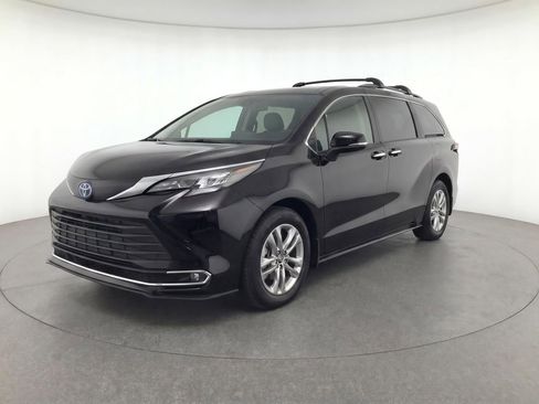 Used 2023 Toyota Sienna XLE w/ XLE Plus Package AWD/4WD image 1
