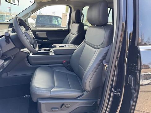 New 2026 Ford Expedition Active image 12