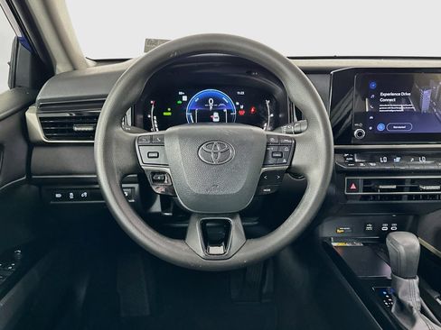 Used 2025 Toyota Camry LE FWD image 18