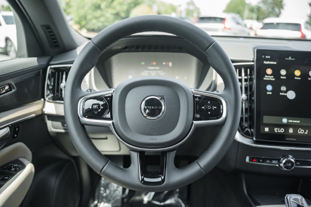 New 2026 Volvo XC90 B6 Plus w/ Protection Package Premier AWD/4WD image 29