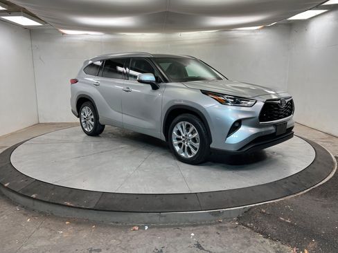 Used 2020 Toyota Highlander Limited image 7