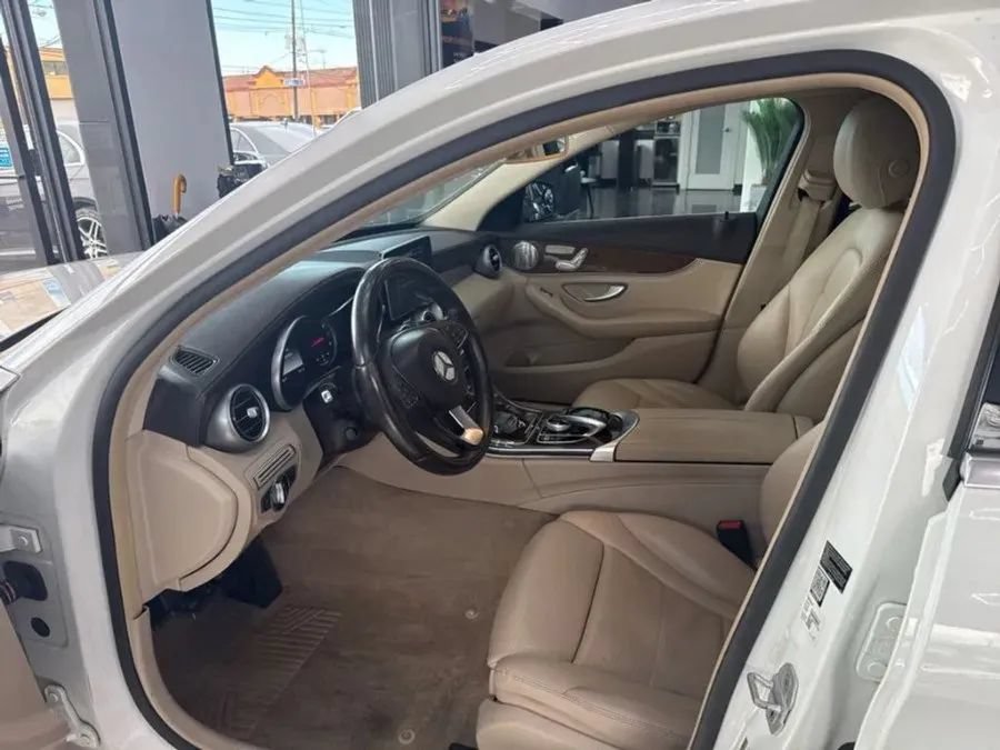 Used 2015 Mercedes-Benz C 300 4MATIC Sedan image 5