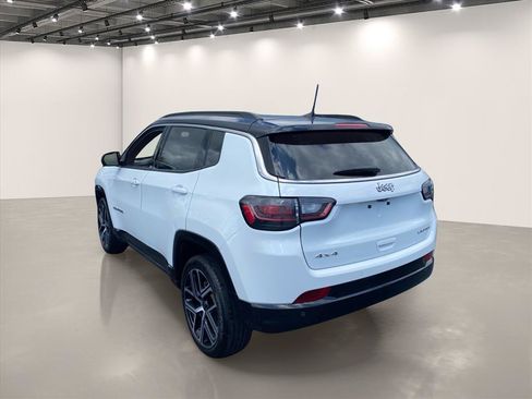 Used 2025 Jeep Compass Limited w/ Elite Group AWD/4WD image 5