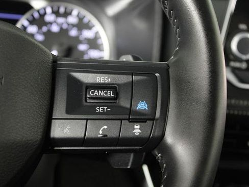 Certified 2025 Nissan Rogue SV FWD image 28