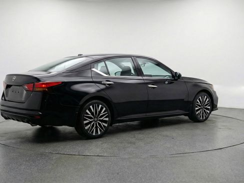 Used 2025 Nissan Altima 2.5 SV image 9