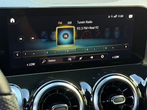 Used 2023 Mercedes-Benz GLB 250 image 17