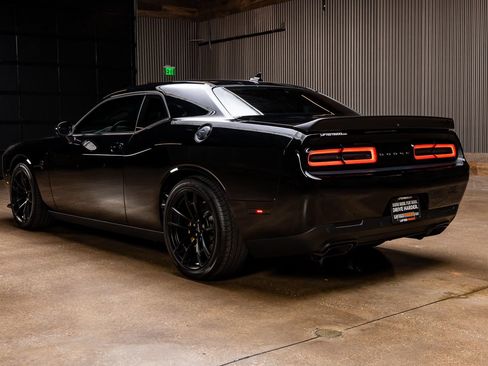 Used 2023 Dodge Challenger SRT Hellcat w/ Driver Convenience Group RWD image 6
