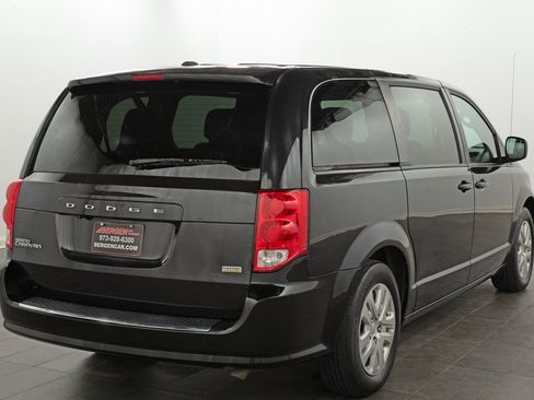 Used 2018 Dodge Grand Caravan SE w/ UConnect Hands-Free Group FWD image 14