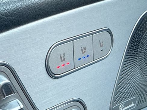 Used 2023 Mercedes-Benz GLS 450 4MATIC image 21