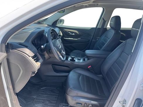Used 2024 GMC Terrain Denali w/ Denali Premium Package AWD/4WD image 10