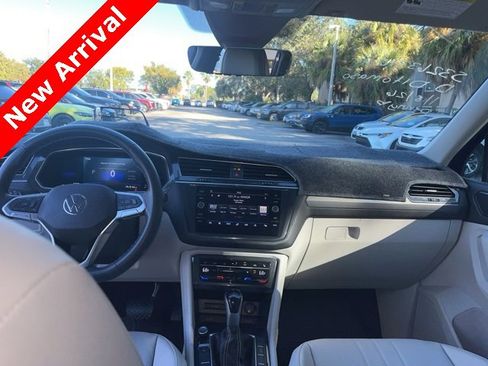 Used 2022 Volkswagen Tiguan SE image 19