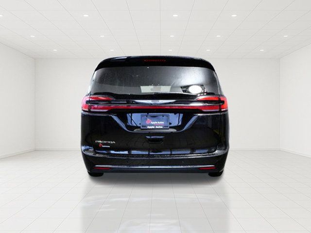 Used 2025 Chrysler Pacifica Select FWD image 5