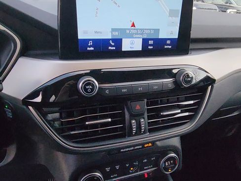 Used 2020 Ford Escape SE image 24