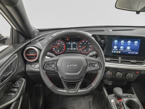 Used 2024 Chevrolet Trax RS image 18