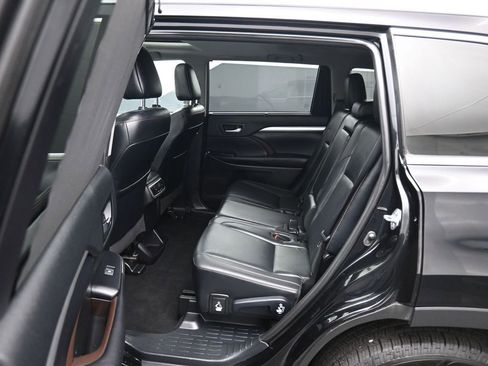 Used 2019 Toyota Highlander XLE image 34