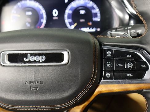 Used 2023 Jeep Grand Cherokee Summit AWD/4WD image 10