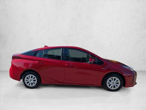 Used 2022 Toyota Prius LE FWD image 4