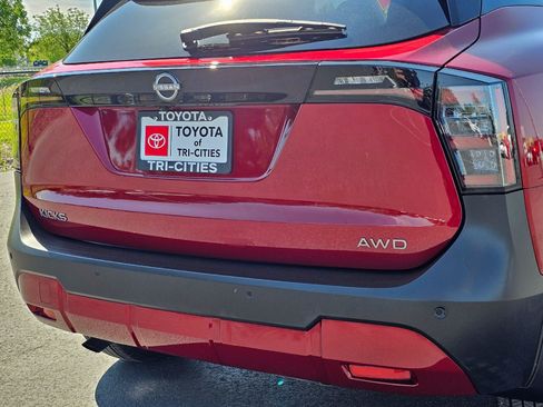 Used 2025 Nissan Kicks SV AWD/4WD image 13