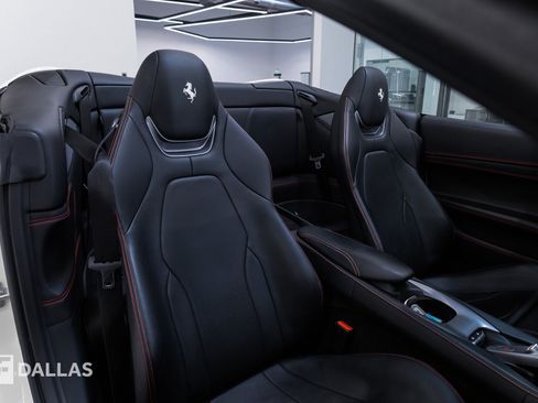 Used 2020 Ferrari Portofino RWD image 36