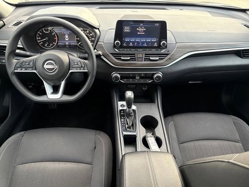 Certified 2025 Nissan Altima 2.5 SV image 12