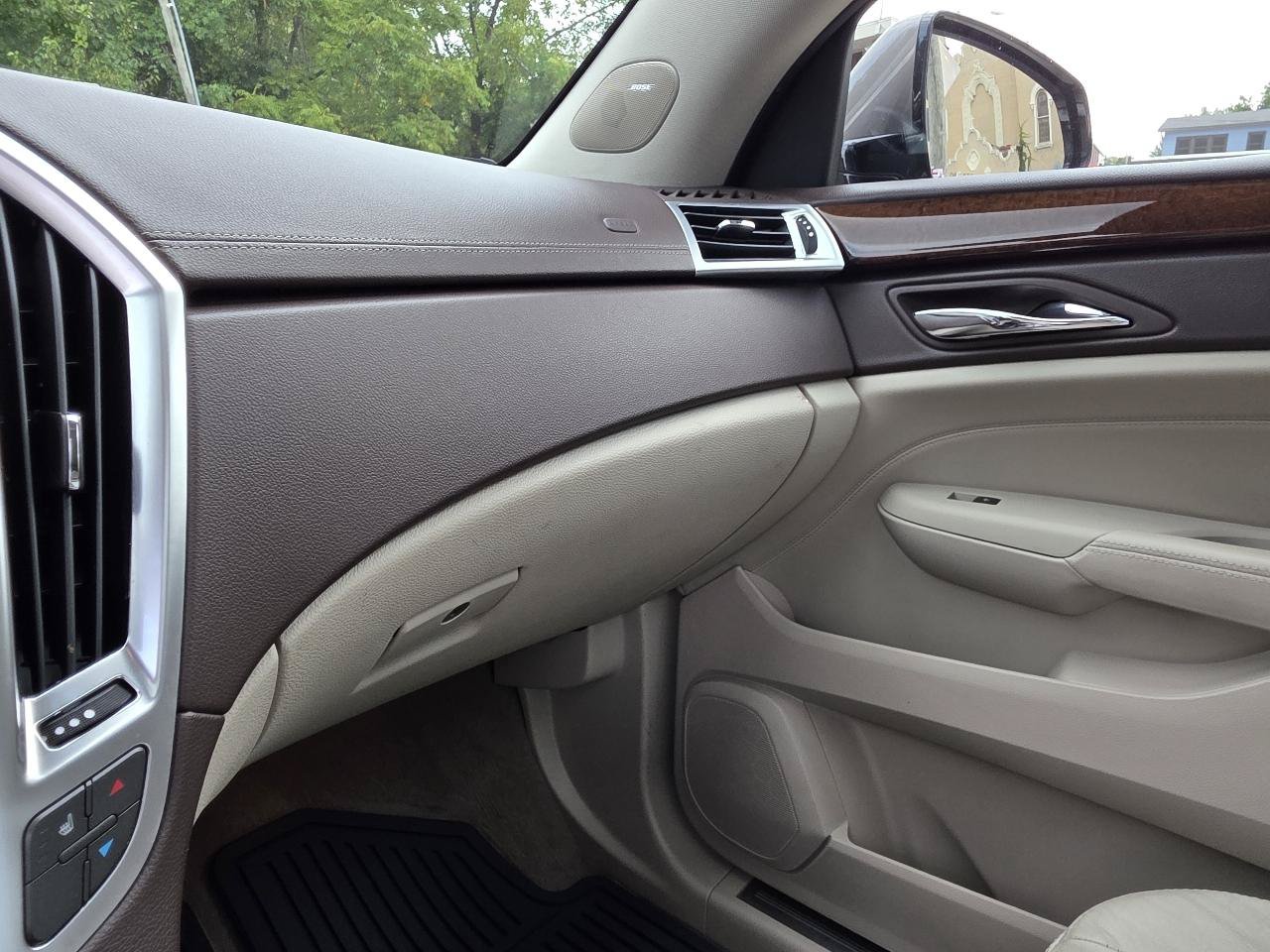 Used 2011 Cadillac SRX Luxury FWD image 22