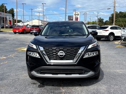 Used 2023 Nissan Rogue SV image 2