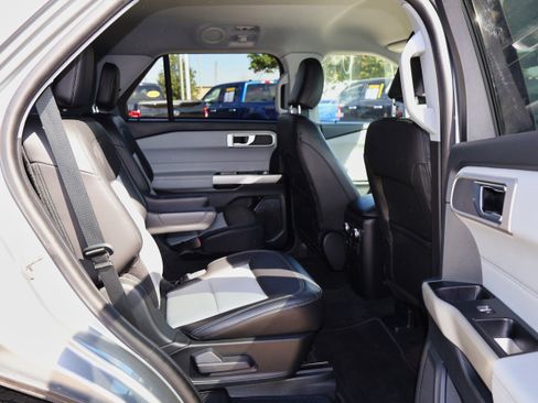 Used 2022 Ford Explorer XLT w/ Equipment Group 202A image 28