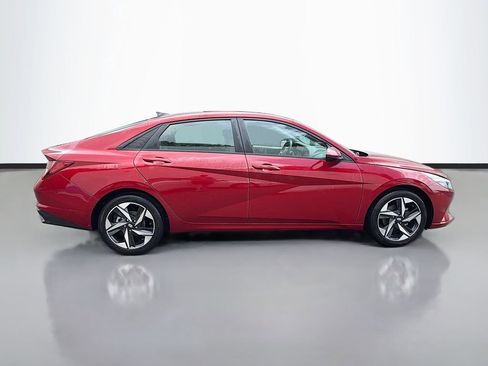 Used 2023 Hyundai Elantra SEL w/ Convenience Package FWD image 4