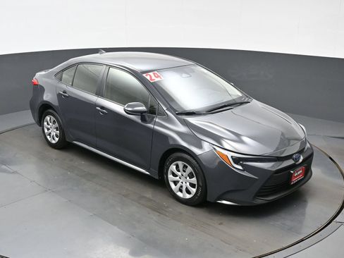 Used 2024 Toyota Corolla LE FWD image 32