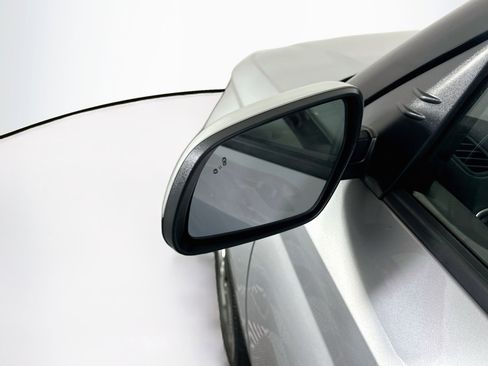 Used 2025 Hyundai Venue SEL FWD image 16