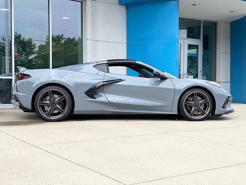 Used 2024 Chevrolet Corvette Stingray Premium Cpe w/ Z51 Performance Package RWD image 3