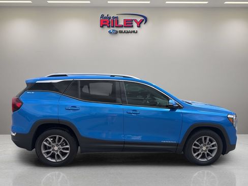 Used 2024 GMC Terrain SLT AWD/4WD image 7